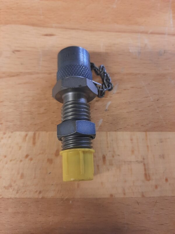 Bulkhead gauge coupling M16x2